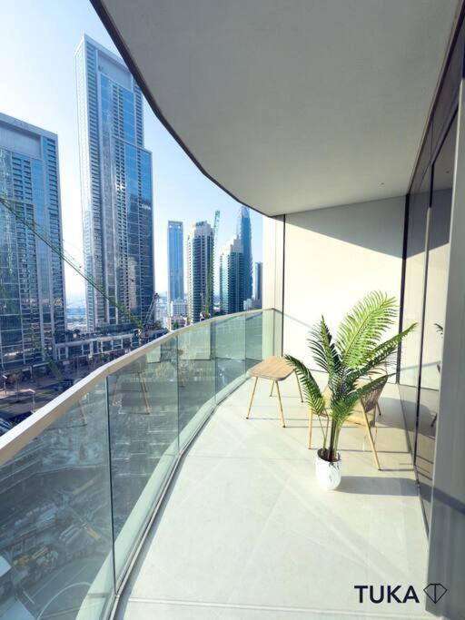 Infinity Pool - Luxury 2-bhk - Fountain View Apartment Dubai