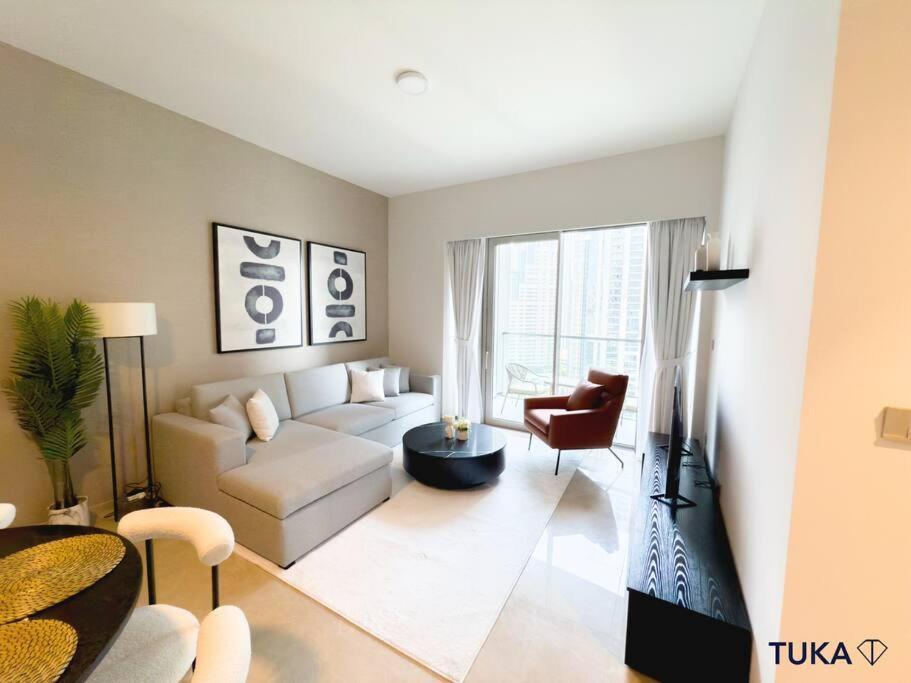 Apartment Infinity Pool - Luxury 2-bhk - Fountain View