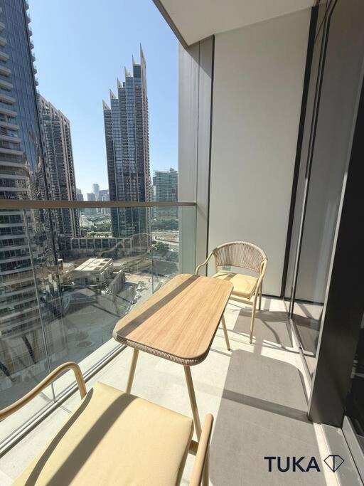 Apartment Infinity Pool - Luxury 2-bhk - Fountain View *