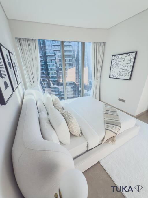 Infinity Pool - Luxury 2-bhk - Fountain View Apartment Dubai