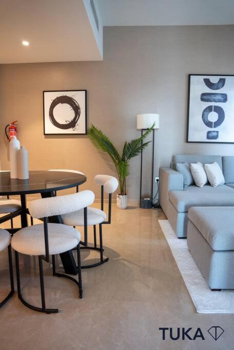 Apartment Infinity Pool - Luxury 2-bhk - Fountain View Dubai