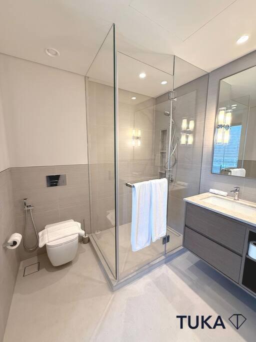 Infinity Pool - Luxury 2-bhk - Fountain View Apartment