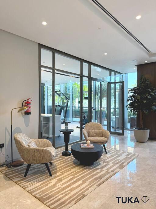 Infinity Pool - Luxury 2-bhk - Fountain View Apartment *